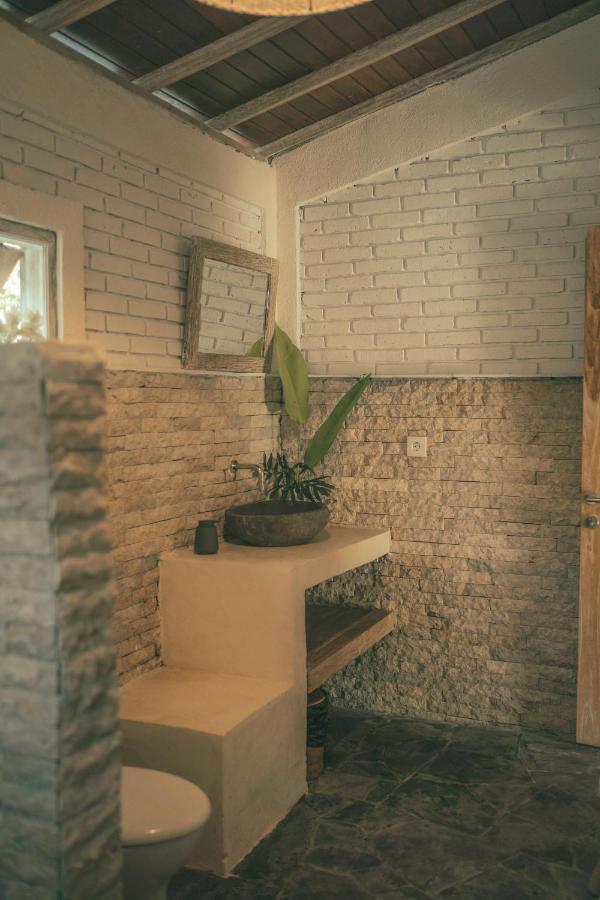 Cari Surf Camp & Studio'S Uluwatu Extérieur photo