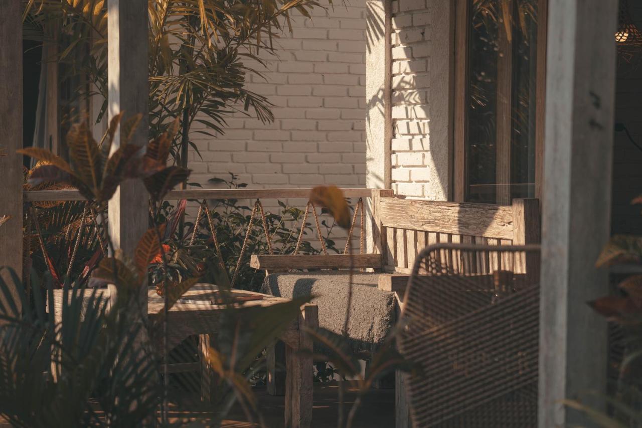 Cari Surf Camp & Studio'S Uluwatu Extérieur photo