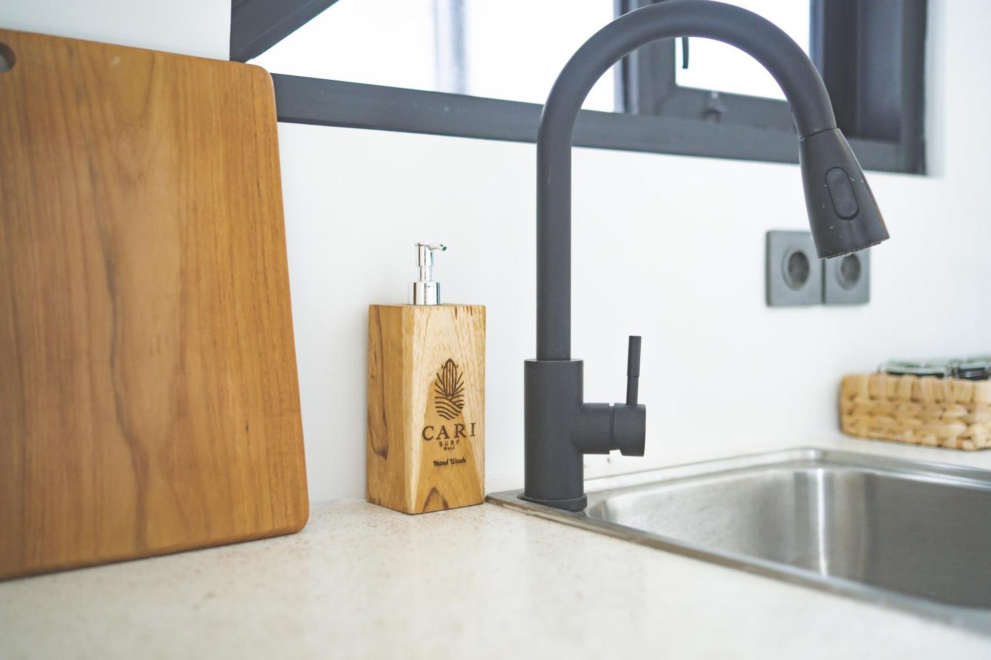 Cari Surf Camp & Studio'S Uluwatu Chambre photo